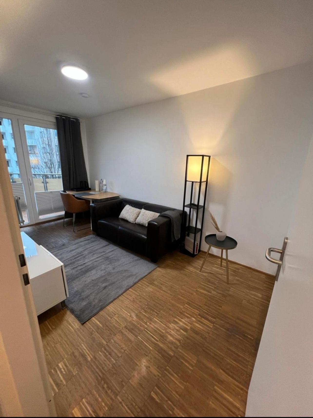 Medienhafen Apartment Direkt Am Zentrum Dusseldorf Exterior photo